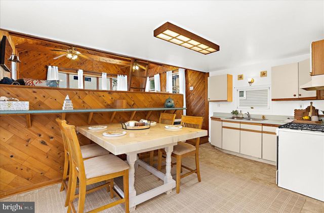 25 LOCUST ST, Earleville, MD 21919