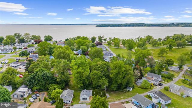 25 LOCUST ST, Earleville, MD 21919