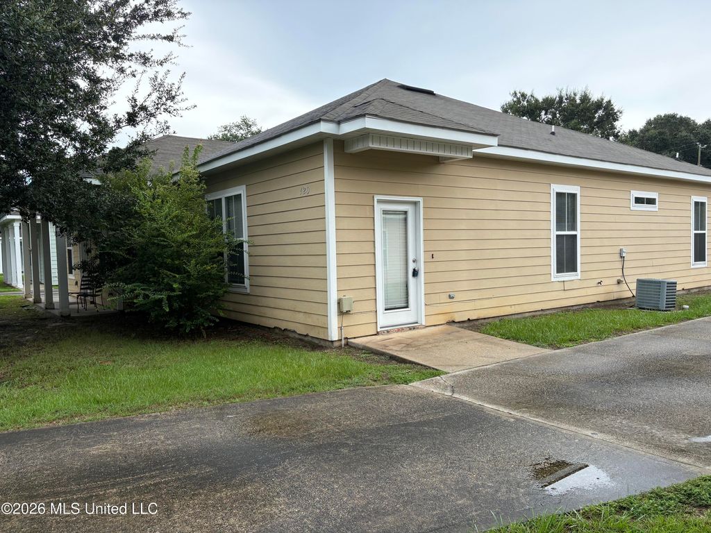 120 Earle Taylor Lane, Ocean Springs, MS 39564