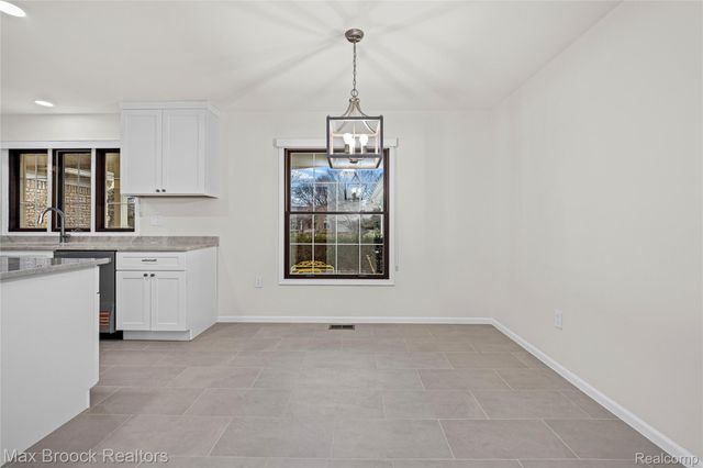 28977 Lake Park Dr. Drive, Farmington Hills, MI 48331