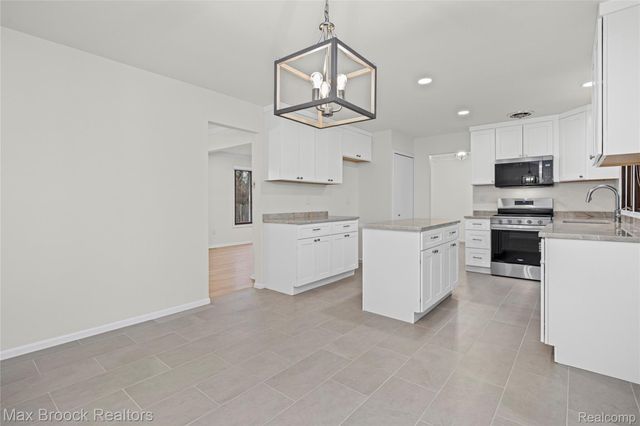 28977 Lake Park Dr. Drive, Farmington Hills, MI 48331