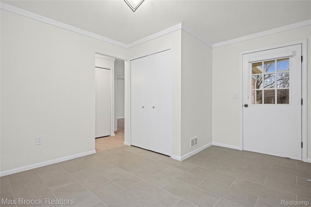 28977 Lake Park Dr. Drive, Farmington Hills, MI 48331