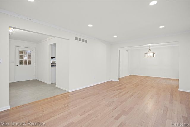 28977 Lake Park Dr. Drive, Farmington Hills, MI 48331