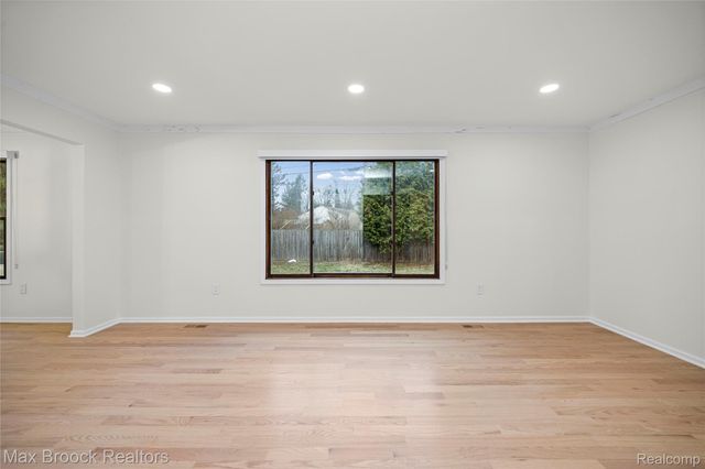 28977 Lake Park Dr. Drive, Farmington Hills, MI 48331