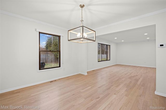 28977 Lake Park Dr. Drive, Farmington Hills, MI 48331