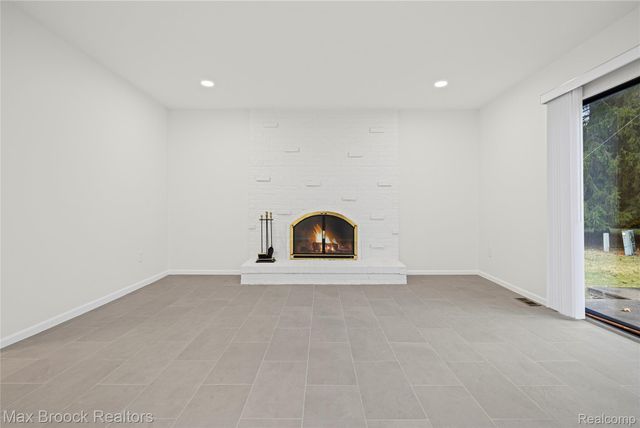 28977 Lake Park Dr. Drive, Farmington Hills, MI 48331