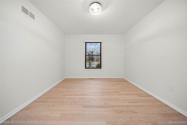 28977 Lake Park Dr. Drive, Farmington Hills, MI 48331