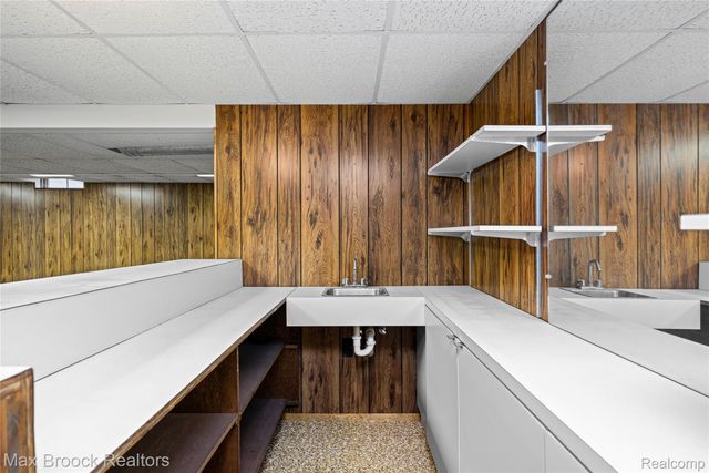 28977 Lake Park Dr. Drive, Farmington Hills, MI 48331