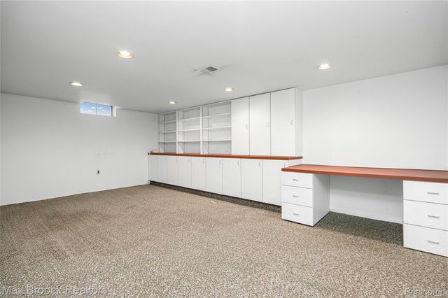 28977 Lake Park Dr. Drive, Farmington Hills, MI 48331