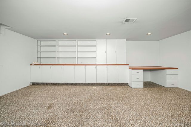 28977 Lake Park Dr. Drive, Farmington Hills, MI 48331