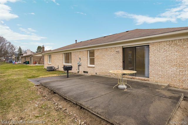 28977 Lake Park Dr. Drive, Farmington Hills, MI 48331