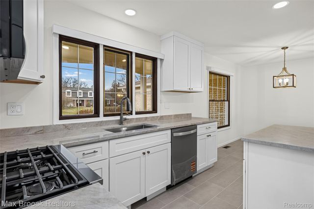 28977 Lake Park Dr. Drive, Farmington Hills, MI 48331