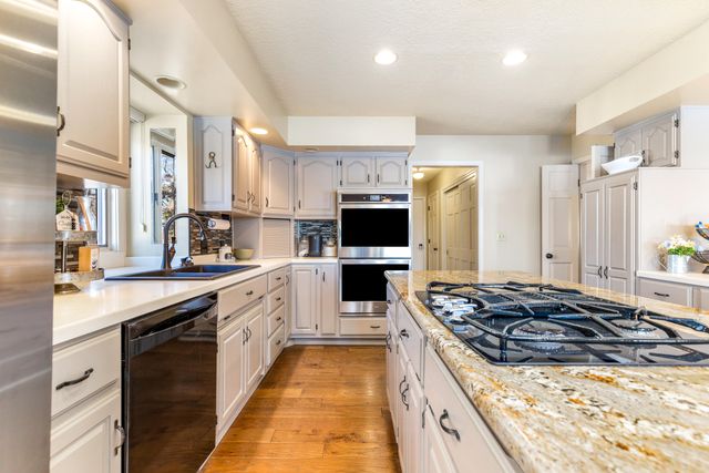 3126 Shore Drive, Grove, OK 74344