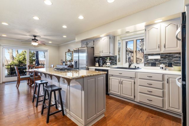 3126 Shore Drive, Grove, OK 74344