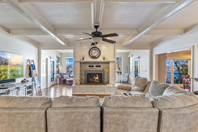 3126 Shore Drive, Grove, OK 74344