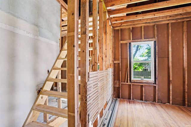 1815 E Beardsley Avenue, Elkhart, IN 46514