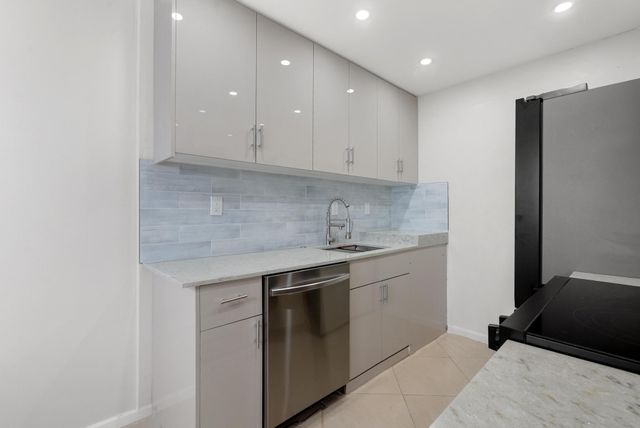 3038 Cornwall B 3038, Boca Raton, FL 33434