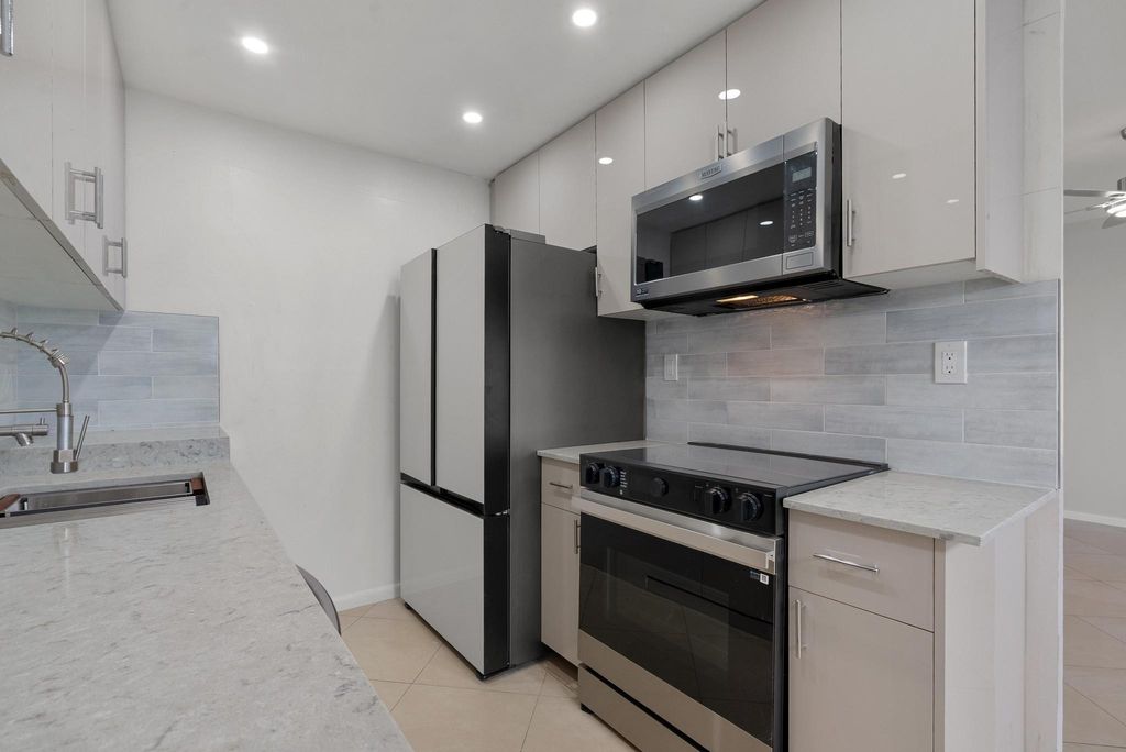 3038 Cornwall B 3038, Boca Raton, FL 33434