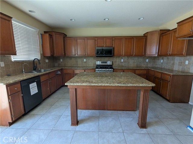 15243 Riverview, Victorville, CA 92394