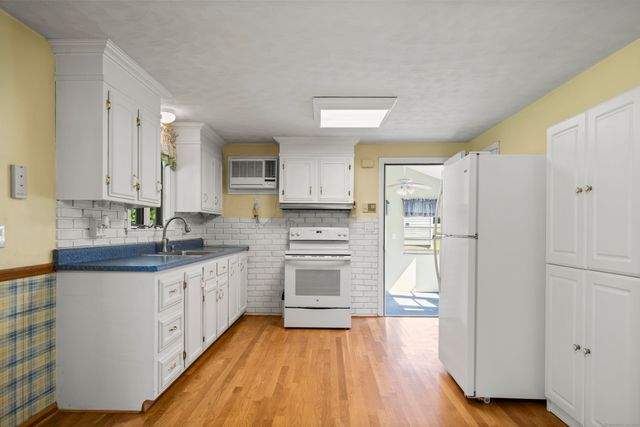 23 Clear Street, Enfield, CT 06082