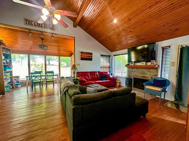 200 Fountain Lake W 128, Livingston, TX 77351