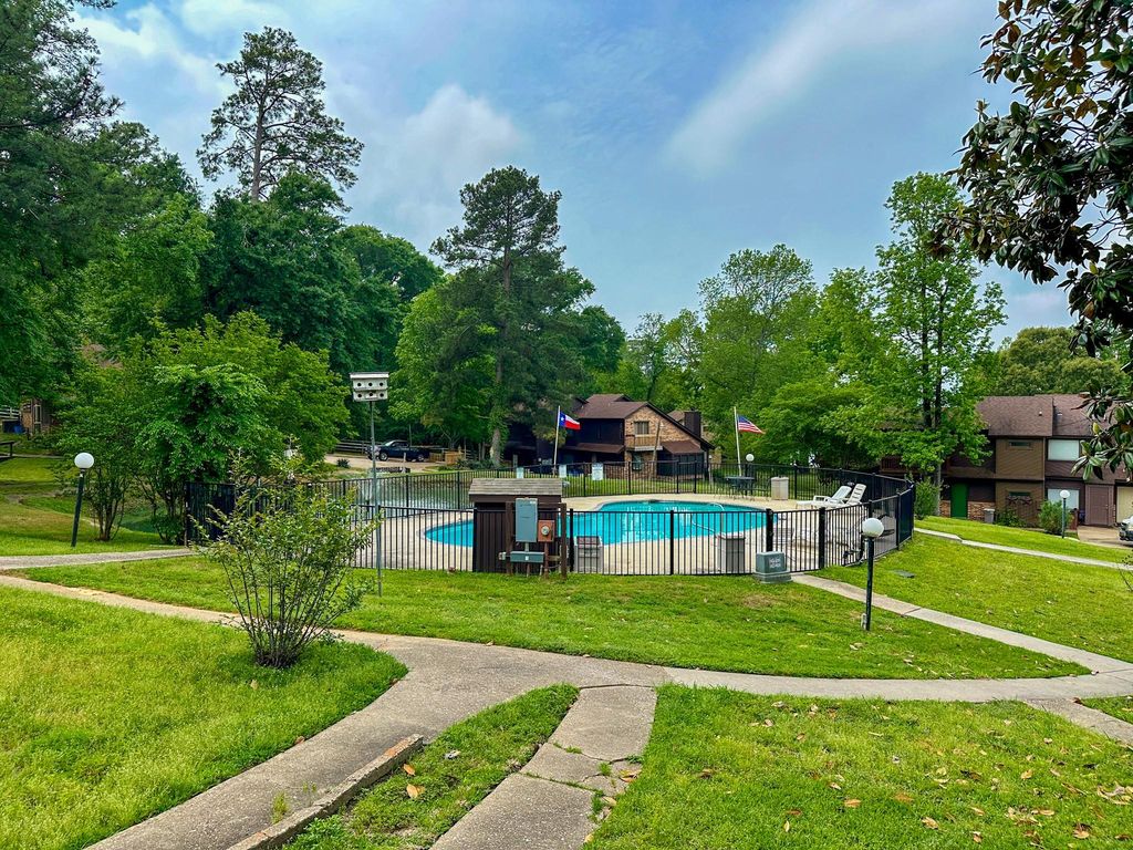 200 Fountain Lake W 128, Livingston, TX 77351