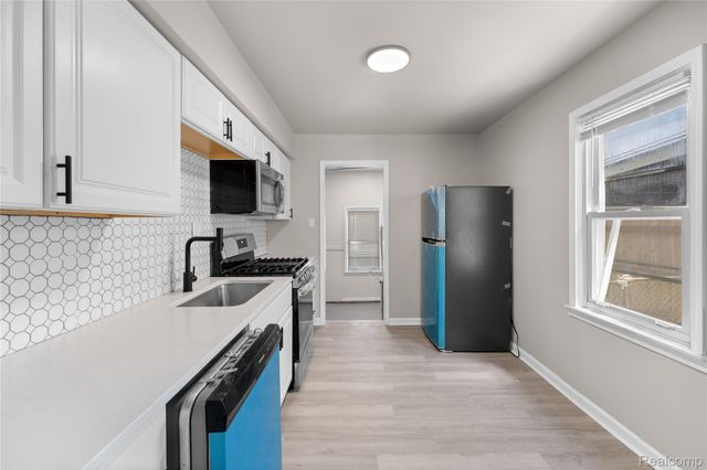 2346 Bloomfield Street, Melvindale, MI 48122