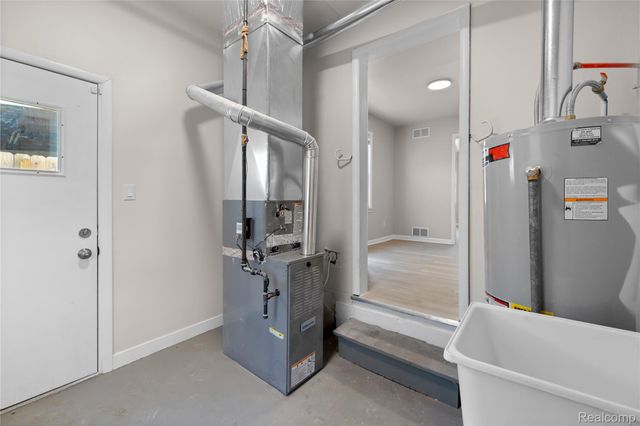 2346 Bloomfield Street, Melvindale, MI 48122