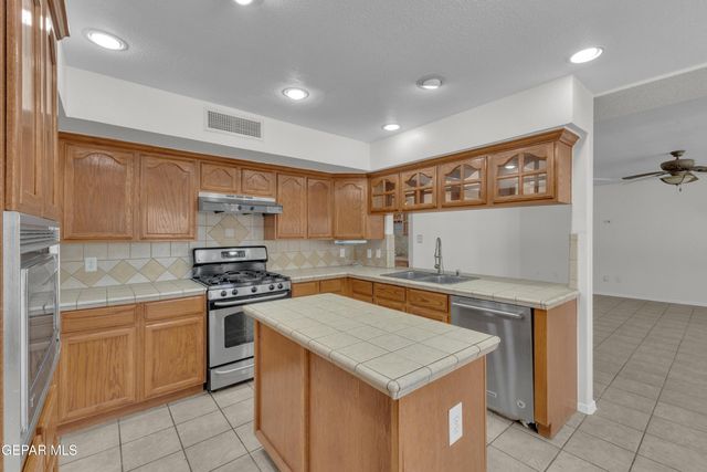 12345 KIT CARSON Drive, El Paso, TX 79936