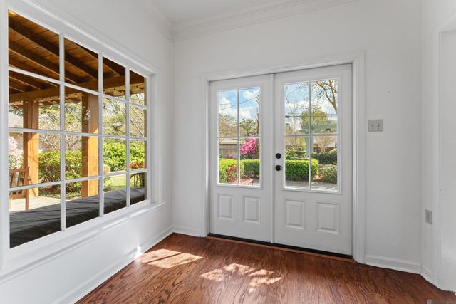 1925 Country Club Dr, Baton Rouge, LA 70808