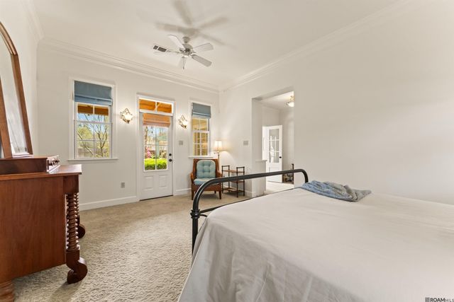 1925 Country Club Dr, Baton Rouge, LA 70808