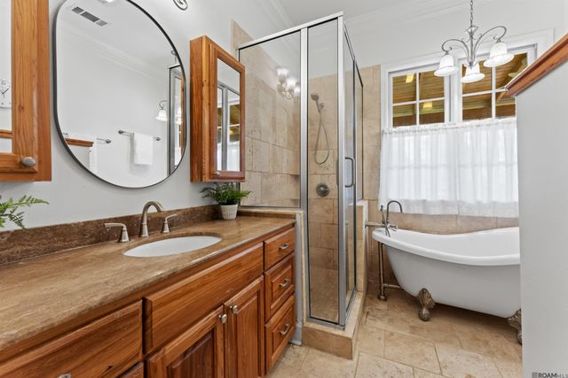 1925 Country Club Dr, Baton Rouge, LA 70808