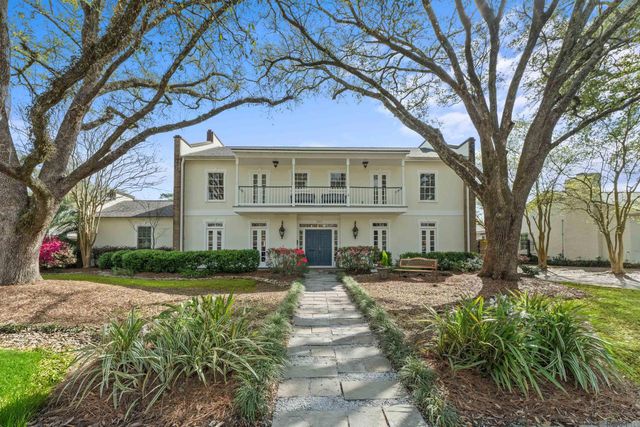 1925 Country Club Dr, Baton Rouge, LA 70808