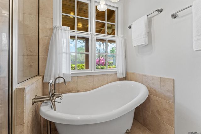 1925 Country Club Dr, Baton Rouge, LA 70808