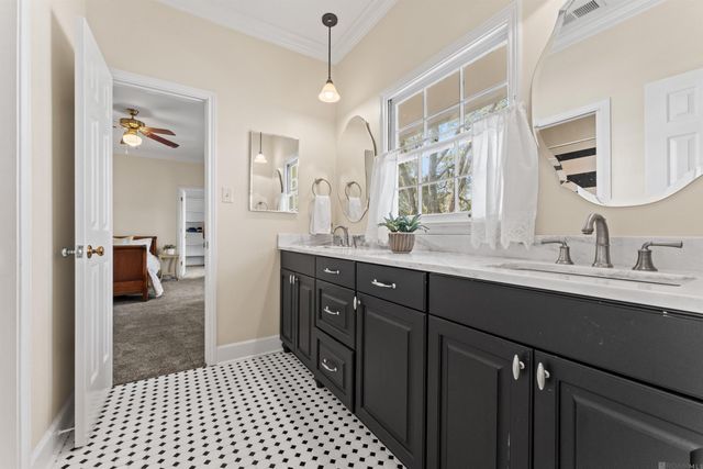 1925 Country Club Dr, Baton Rouge, LA 70808