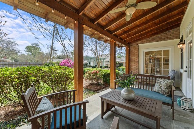 1925 Country Club Dr, Baton Rouge, LA 70808