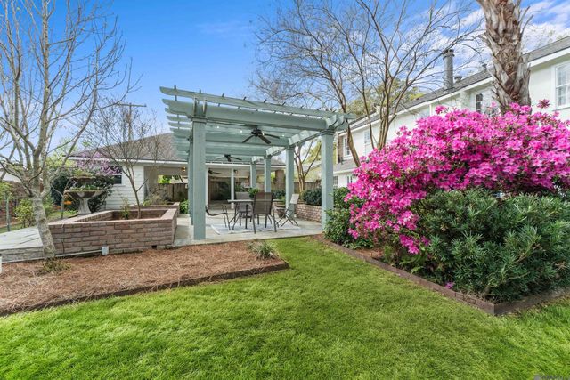 1925 Country Club Dr, Baton Rouge, LA 70808