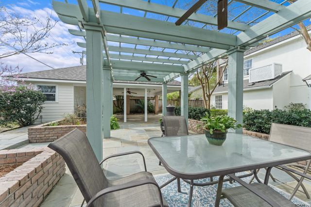 1925 Country Club Dr, Baton Rouge, LA 70808