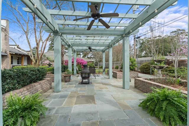 1925 Country Club Dr, Baton Rouge, LA 70808