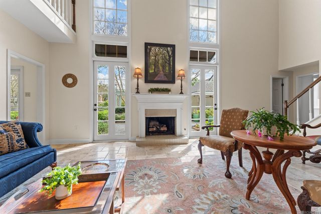 1925 Country Club Dr, Baton Rouge, LA 70808