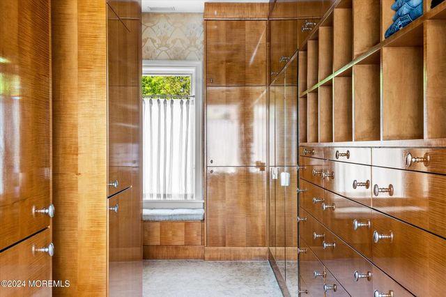 251 Park Avenue, Oakhurst, NJ 07755