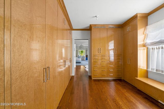 251 Park Avenue, Oakhurst, NJ 07755