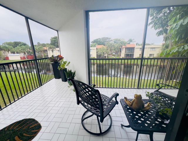 491 Racquet Club Road 211, Weston, FL 33326