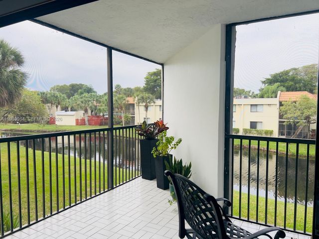 491 Racquet Club Road 211, Weston, FL 33326