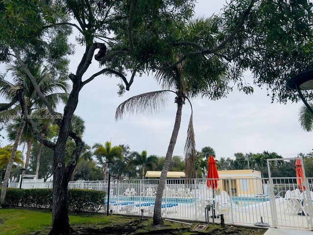 491 Racquet Club Road 211, Weston, FL 33326