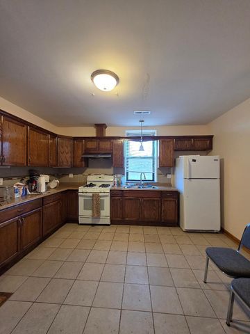 2843 S Archer Street 3fl, Chicago, IL 60608