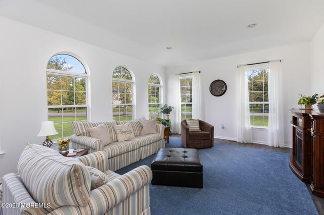 22 Cliffwood Drive, Allentown, NJ 08501