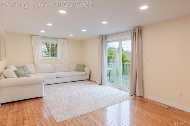 39832 Parklawn Drive, Sterling Heights, MI 48313