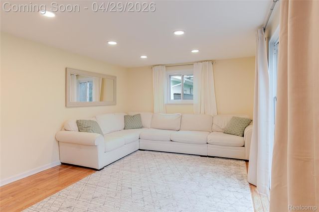 39832 Parklawn Drive, Sterling Heights, MI 48313