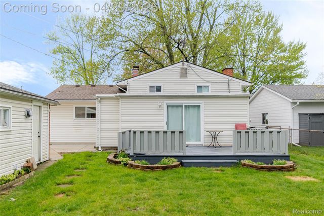 39832 Parklawn Drive, Sterling Heights, MI 48313